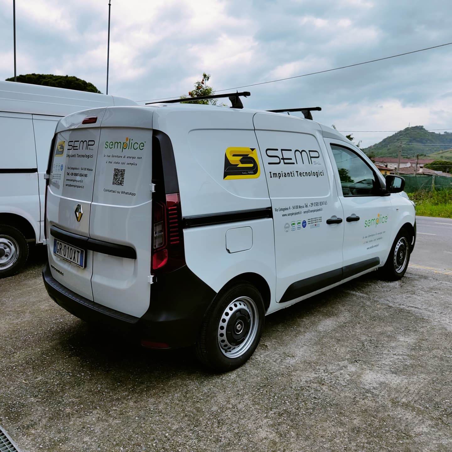 Stampa adesivi e decorazioni automezzi a massa e carrara